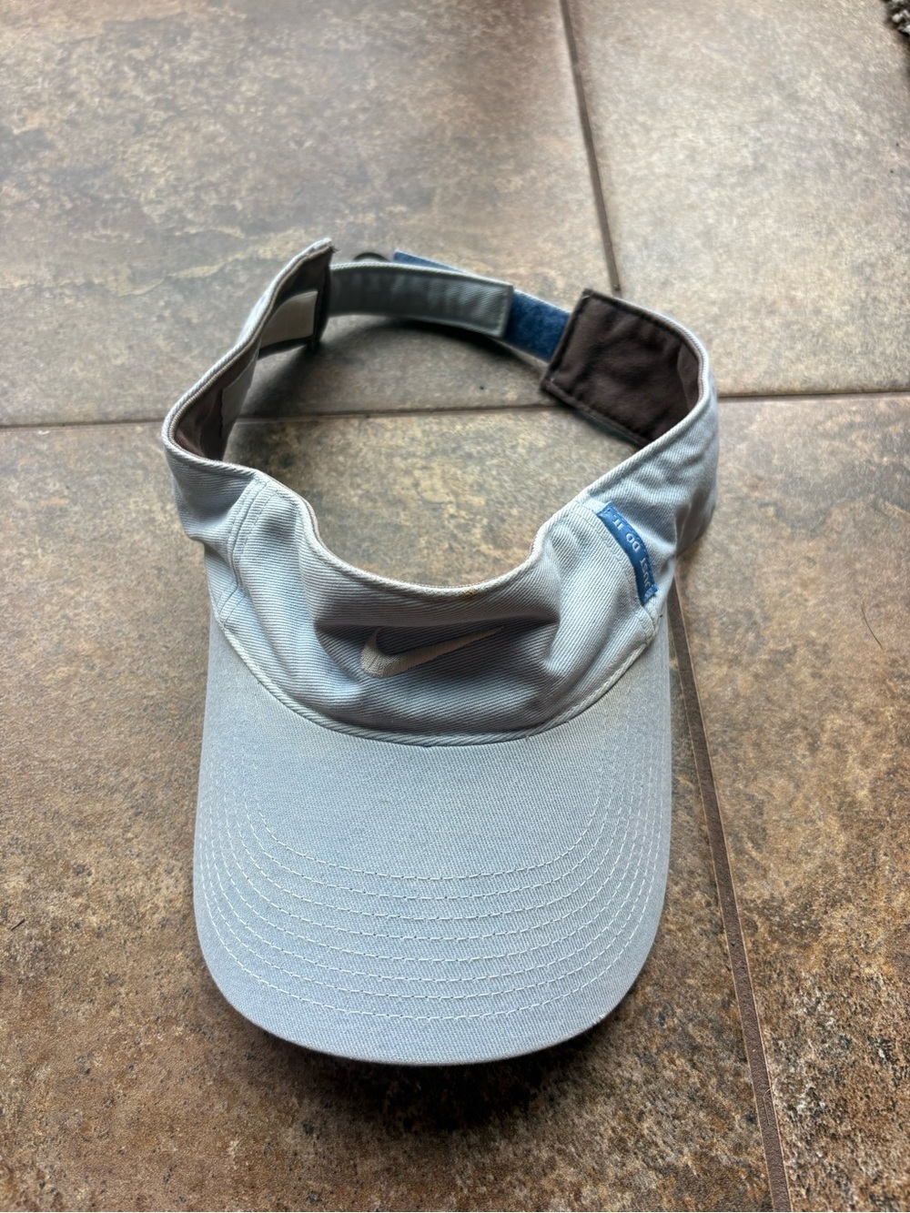Vintage Nike Light Gray/Gray Dri-FIT Visor with Swoosh